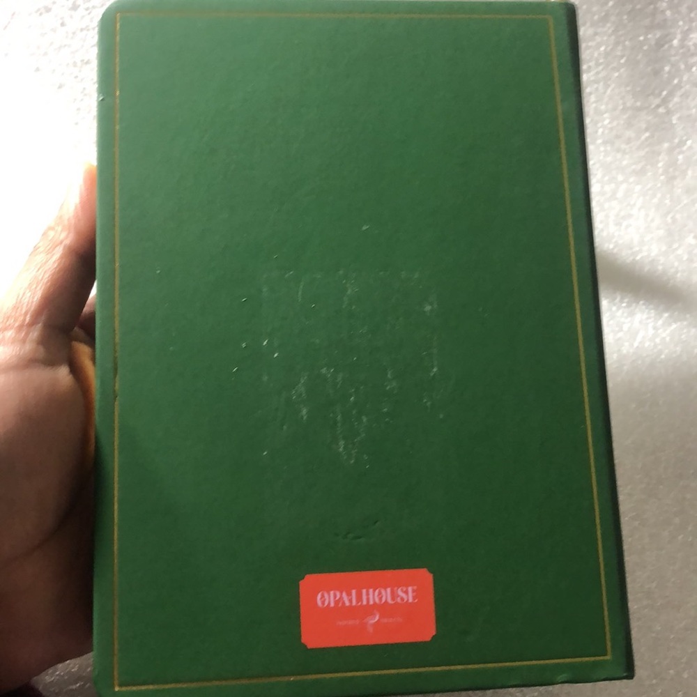 Alphabet “R” note book with golden details - Picture 9 of 17